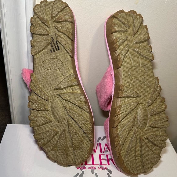 Olivia Miller Women's Amantea Faux Fur Fuzzy Slide Flat Sandals Pink Size 7 NWB - Picture 5 of 5